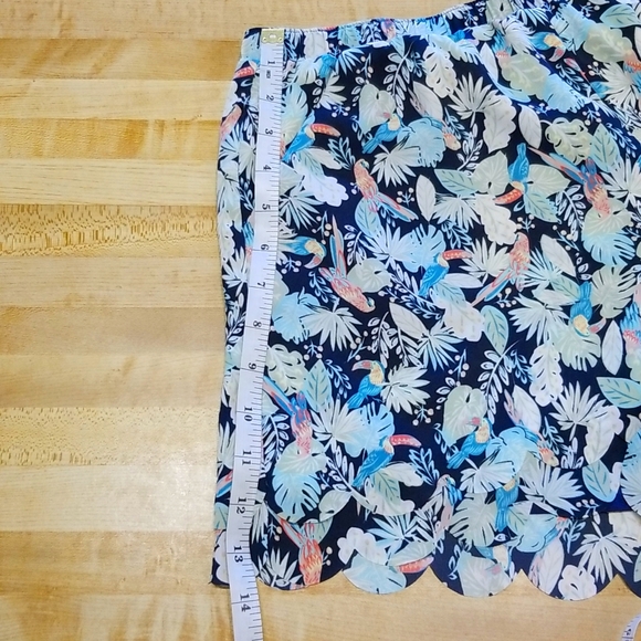 LC Lauren Conrad Parrot Shorts Scalloped Medium - Picture 9 of 9